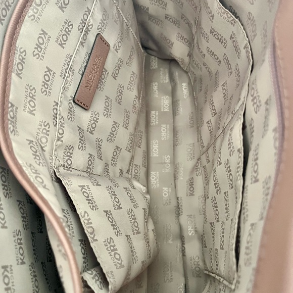 Michael Kors Jet Set Leather Tote in Powder Blush - Picture 12 of 12